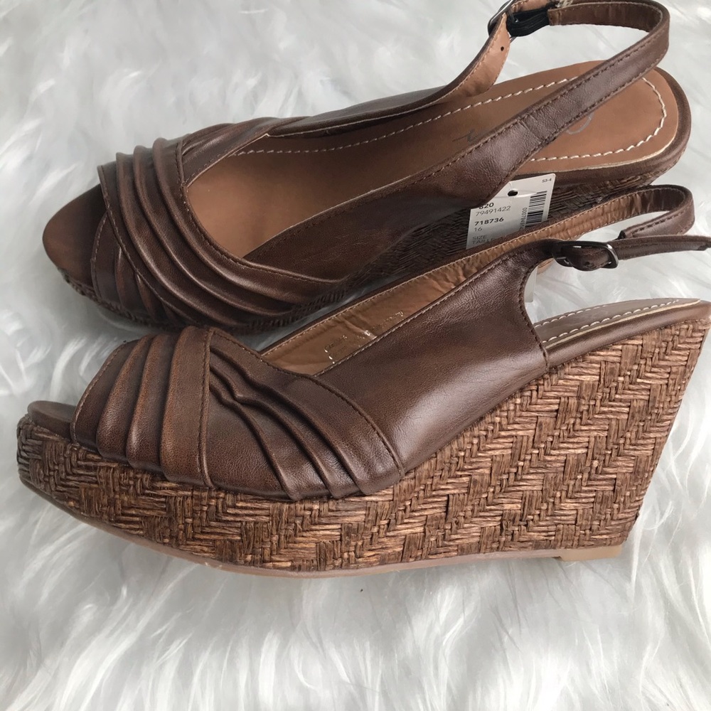 Wedge Sandal - Picture 4 of 5